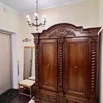 Daire Elegant Terrace - Steps From The Sea
