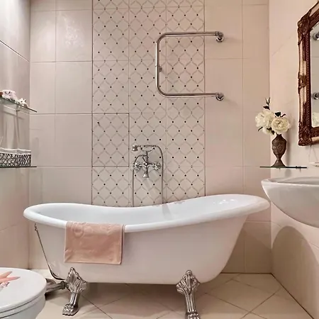 Apartment Elegant Terrace - Steps From The Sea