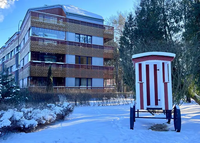 Elegant Terrace - Steps From The Sea