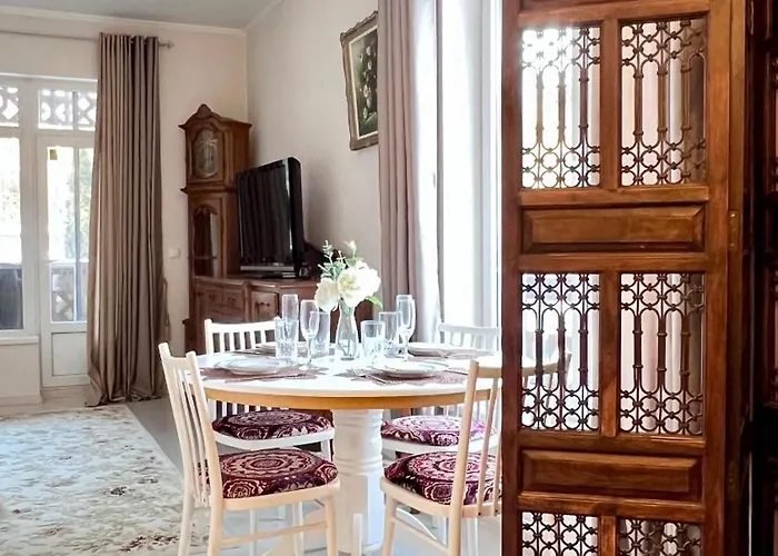 Apartment Elegant Terrace - Steps From The Sea *