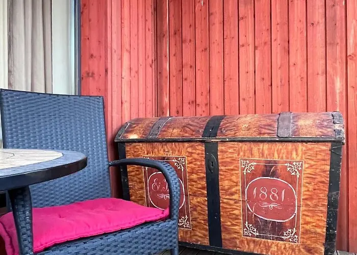 Elegant Terrace - Steps From The Sea Apartment