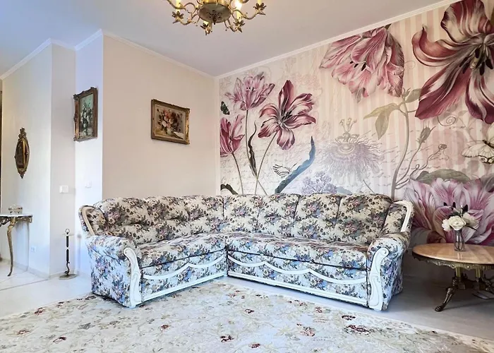 Elegant Terrace - Steps From The Sea